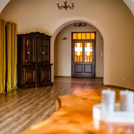 ホテル Dworek Pod Cisami Cieszków