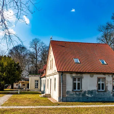 Dworek Pod Cisami ホテル Cieszków