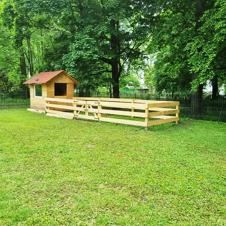 ホテル Dworek Pod Cisami Cieszków