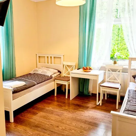 ホテル Dworek Pod Cisami Cieszków